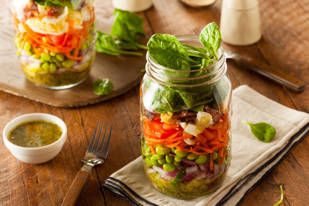 https://www.eatthis.com/wp-content/uploads/sites/4//media/images/ext/148122936/mason-jar-salad.jpg?quality=82&strip=1