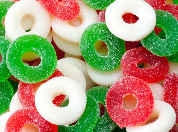 https://www.eatthis.com/wp-content/uploads/sites/4//media/images/ext/553410211/christmas-candy-ranked-wreaths.jpg?quality=82&strip=1