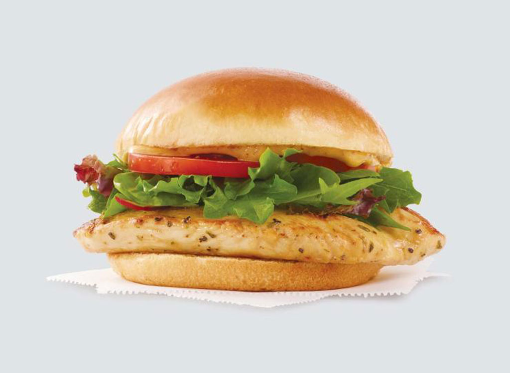 Wendys grilled chicken sandwich - healthy restaurants low calorie meal options