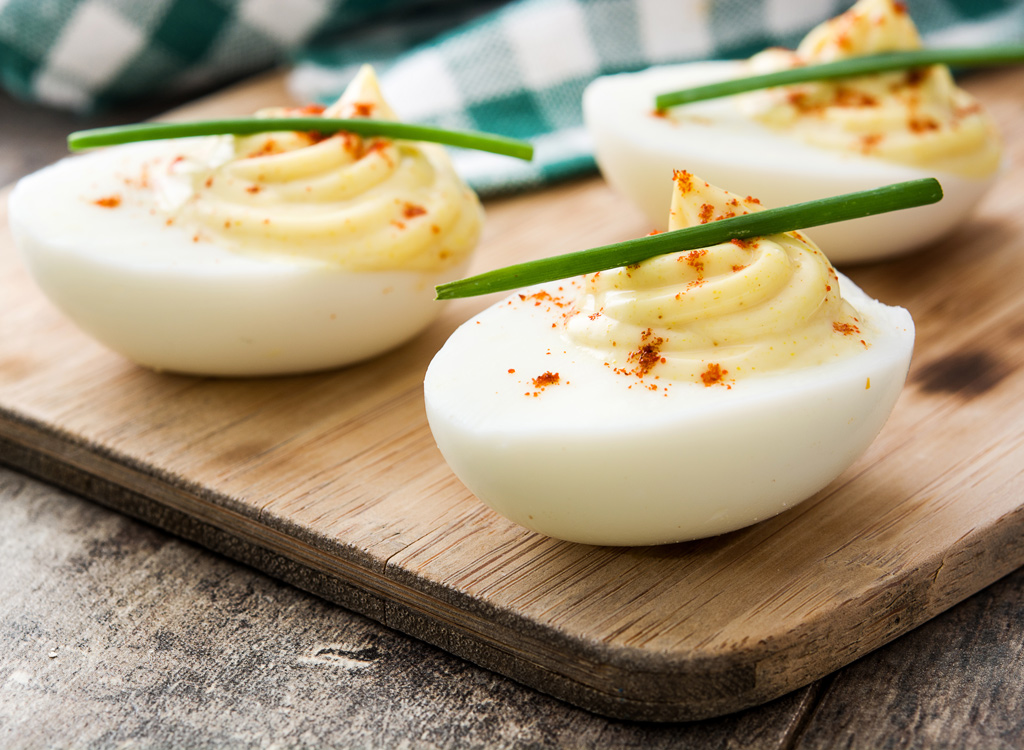 21 Tricks To Make Perfect Deviled Eggs From Southern Chefs Eat This Not That 4028