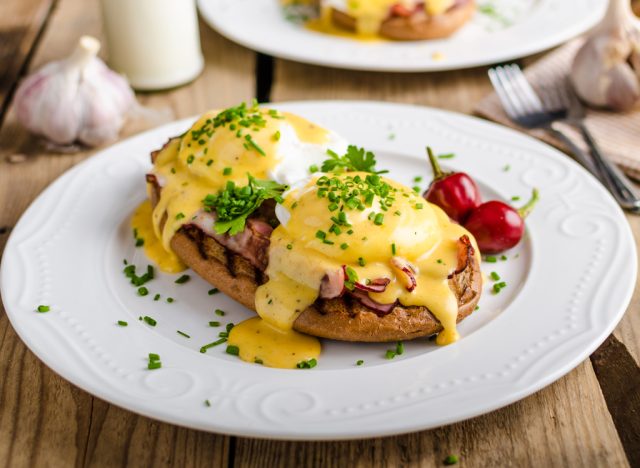 Eggs benedict