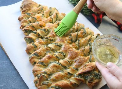 Christmas tree spinach breadsticks