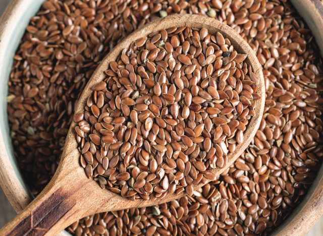 https://www.eatthis.com/wp-content/uploads/sites/4/2018/12/flaxseed.jpg?quality=82&strip=all&w=640