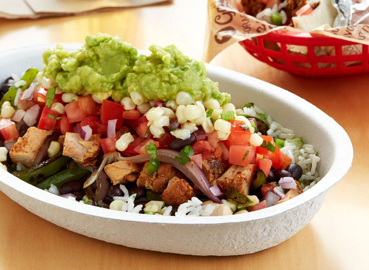 https://www.eatthis.com/wp-content/uploads/sites/4/2019/01/chipotle-burrito-bowl-chicken-fajita-veggies-guacamole.jpg?quality=82&strip=1