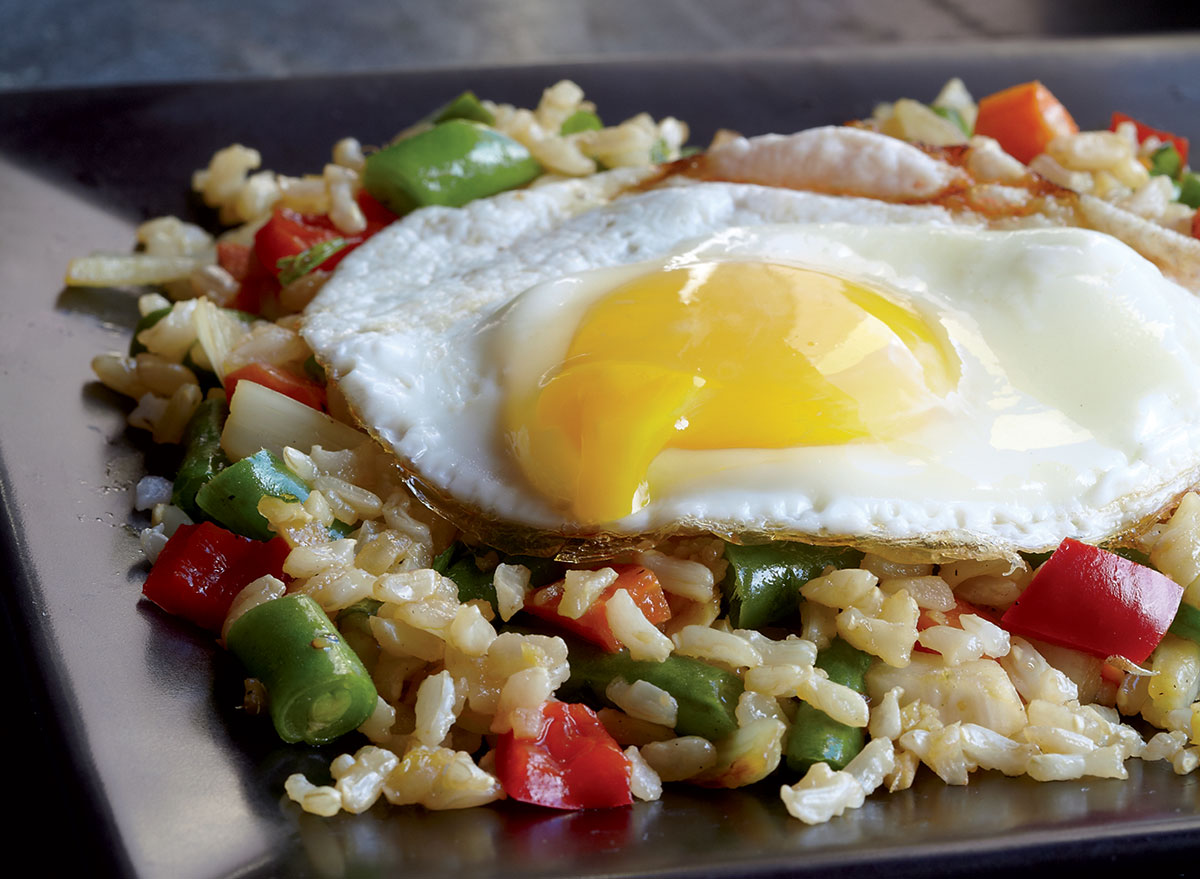https://www.eatthis.com/wp-content/uploads/sites/4/2019/01/vegetarian-fried-rice-fried-egg.jpg