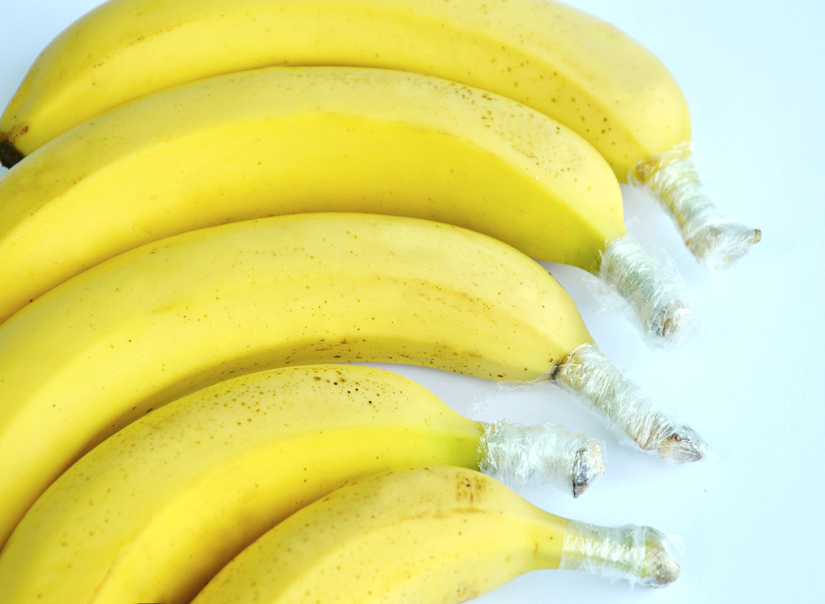 the-simple-trick-that-keeps-bananas-fresh-eat-this-not-that