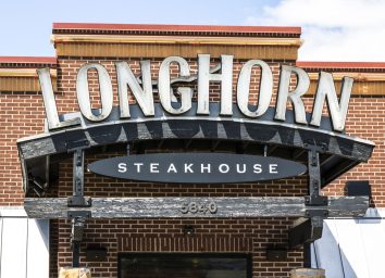 https://www.eatthis.com/wp-content/uploads/sites/4/2019/06/longhorn-steakhouse-restaurant.jpg?quality=82&strip=all&w=354&h=256&crop=1