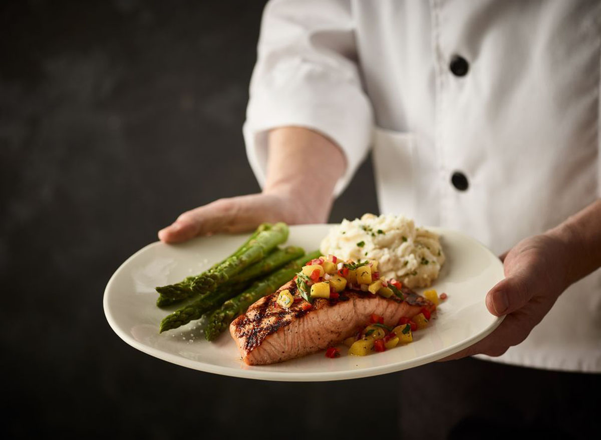 healthiest restaurant dish bonefish grill salmon mango salsa