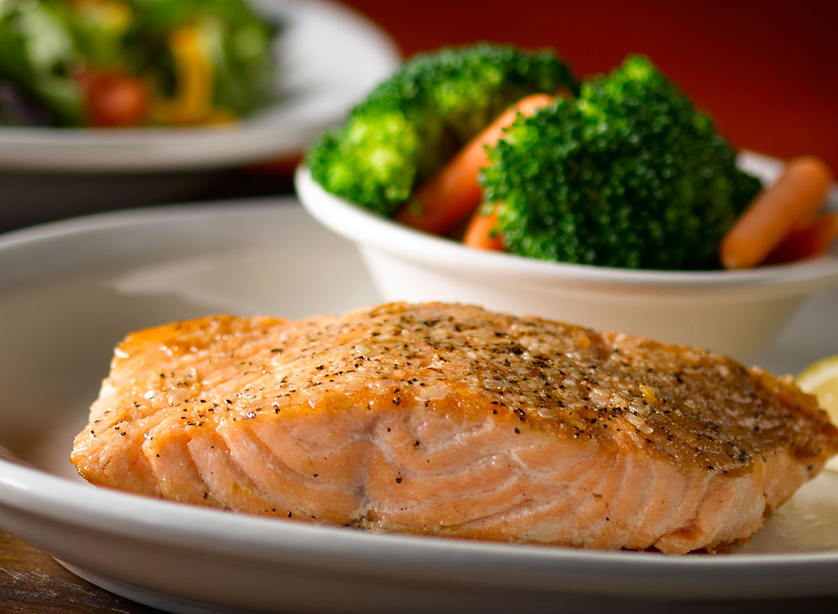 Texas Roadhouse Grilled Salmon Recipe - Yogitrition