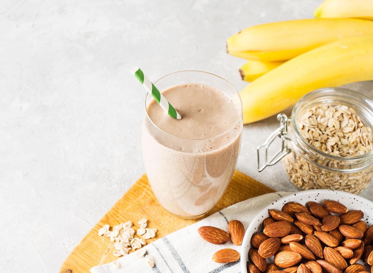 https://www.eatthis.com/wp-content/uploads/sites/4/2019/11/banana-almond-cinnamon-oat-smoothie-protein-shake.jpg