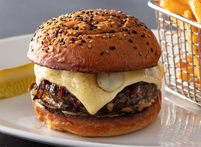 Yard House Truffle Cheese Burger 