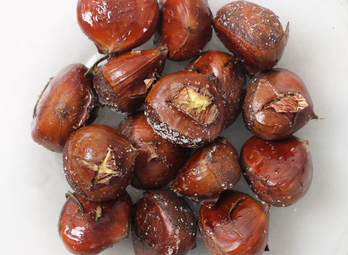 how do i roast chestnuts in the oven