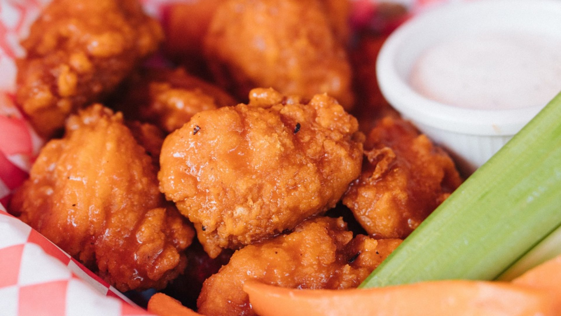 Here's How to Score 40 Boneless Wings From Applebee's on Super Bowl ...