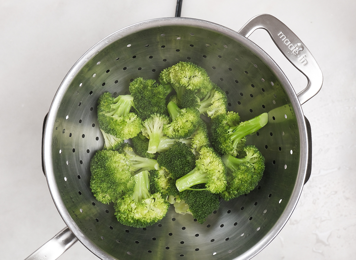 The Single Best Way To Steam Broccoli — Eat This Not That