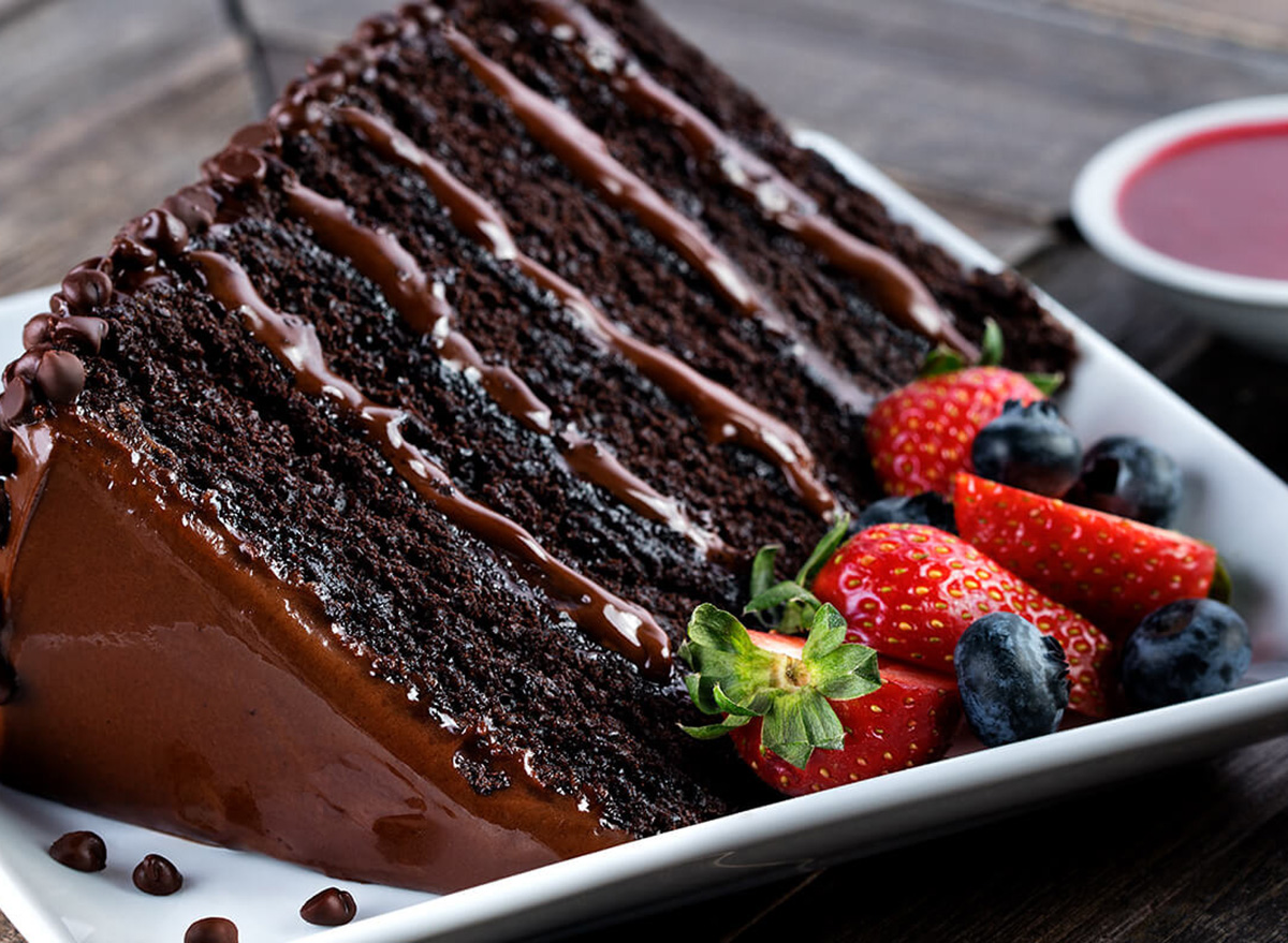 23-Layer Chocolate Cake At Michael Jordan's Restaurant - YouTube