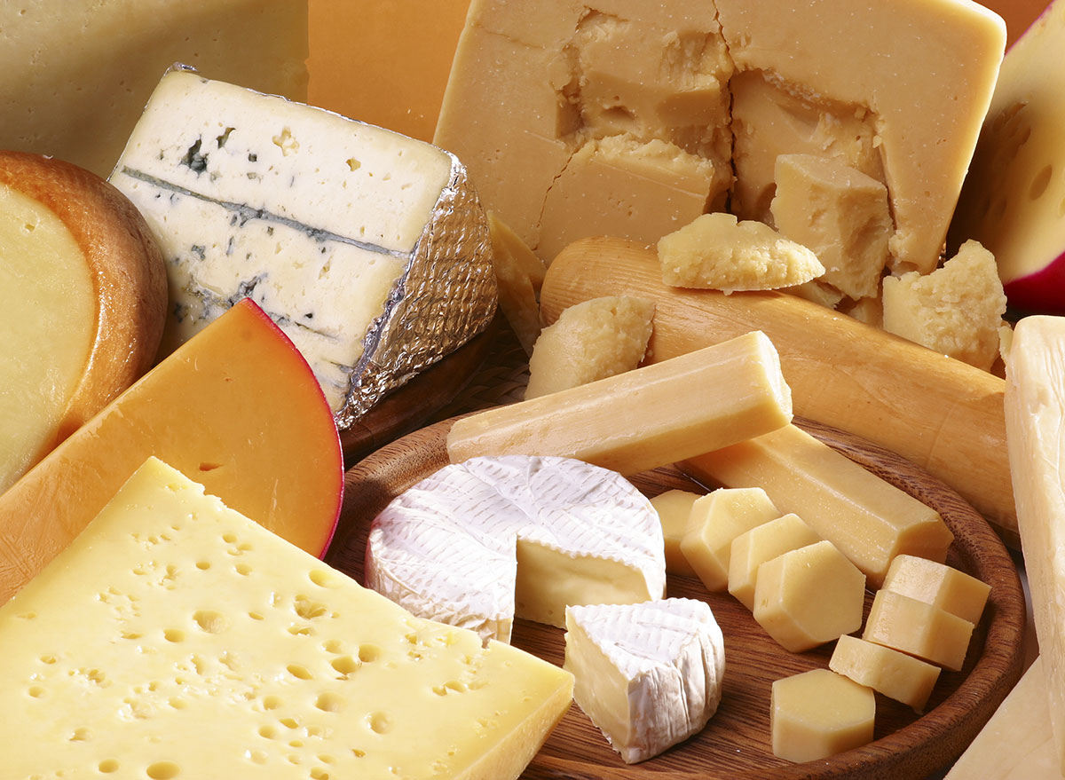 Cheddar vs. Mozzarella: Which Cheese Is Right for Your Next Family Meal?