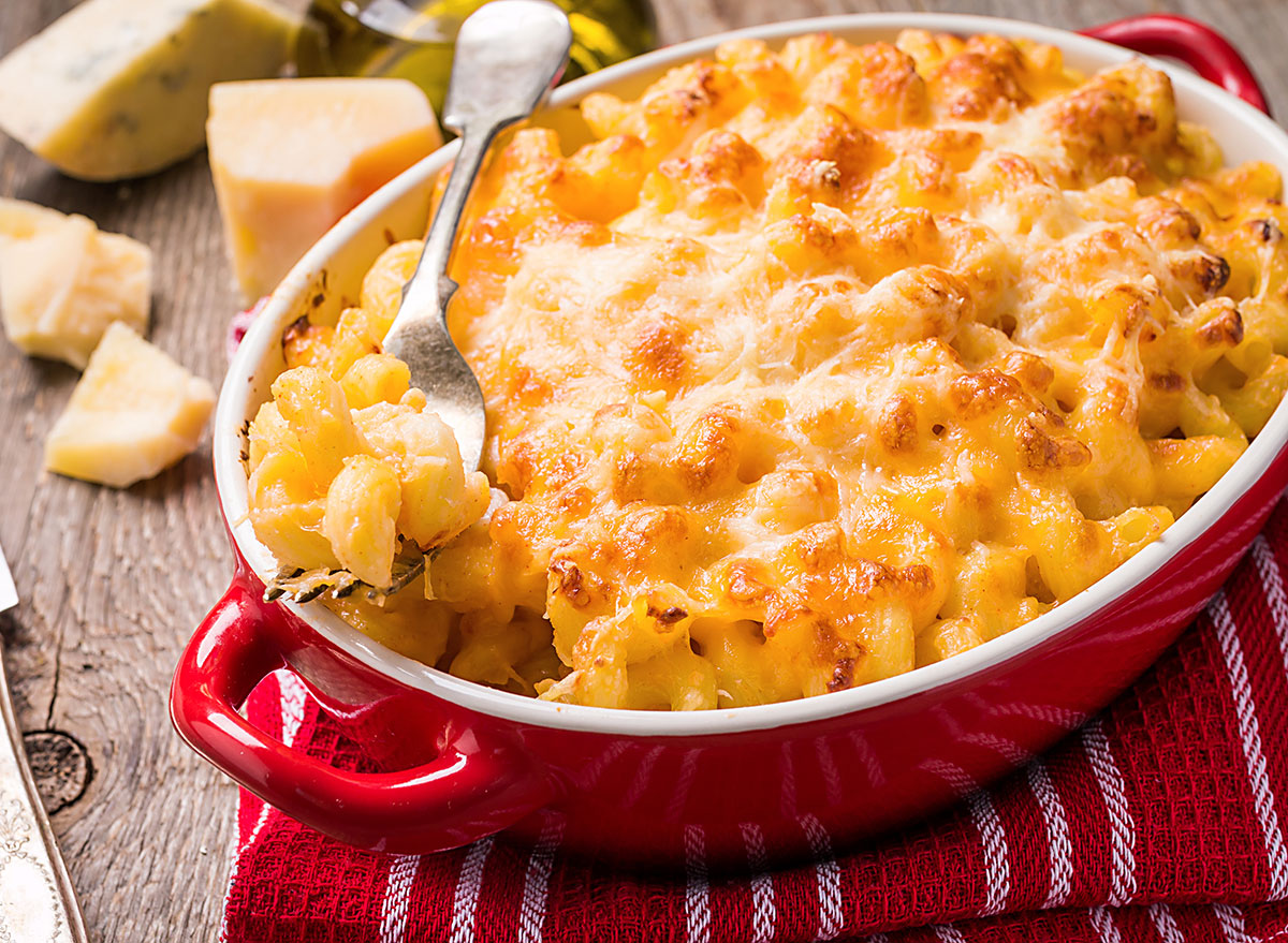 Mac and cheese. Макен чиз. Паста Мак энд чиз. Макен чиз с сыром. Сыр для Мак энд чиз.