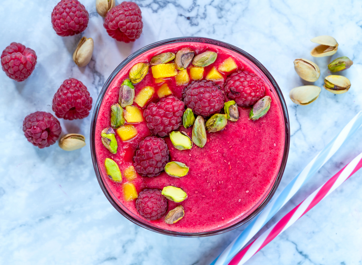 raspberry pistachio smoothie