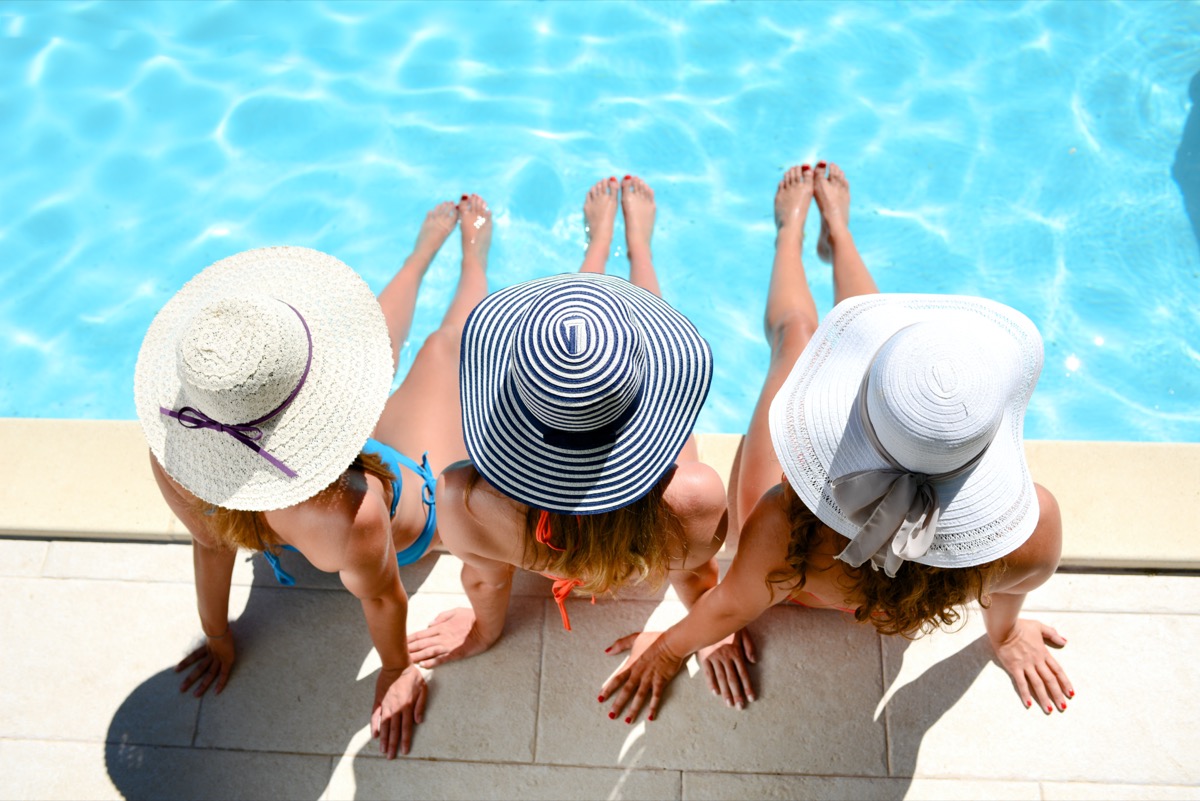 Swimming holidays. Веселье в бассейне. Вечеринка у бассейна. Лето бассейн. Веселье на пляже.