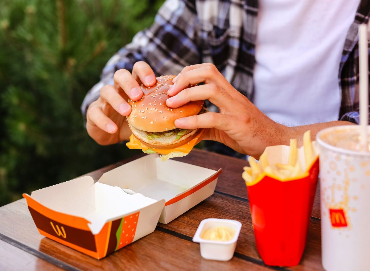 Review: McDonald's - Cheeseburger  Brand Eating. Your Daily Fast Food  Reading.