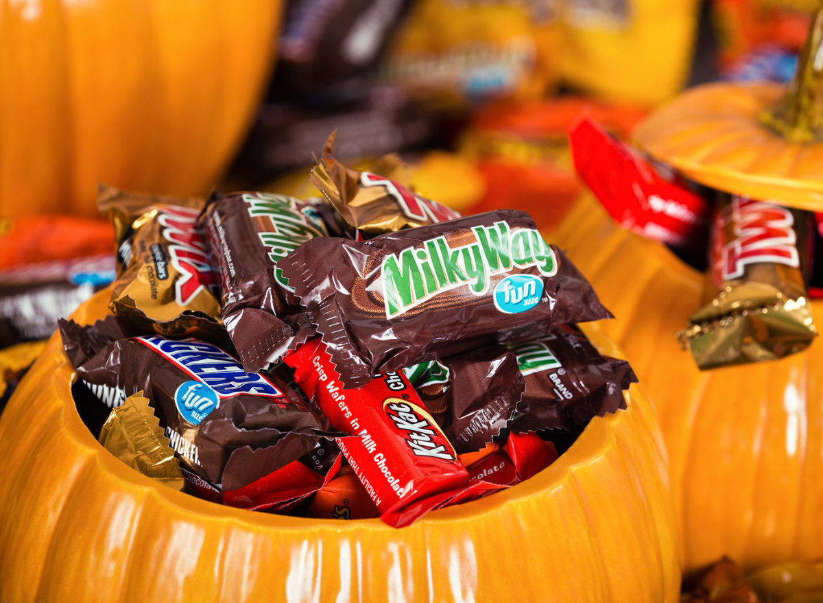 Nutritionists rank Halloween candy from better to worst