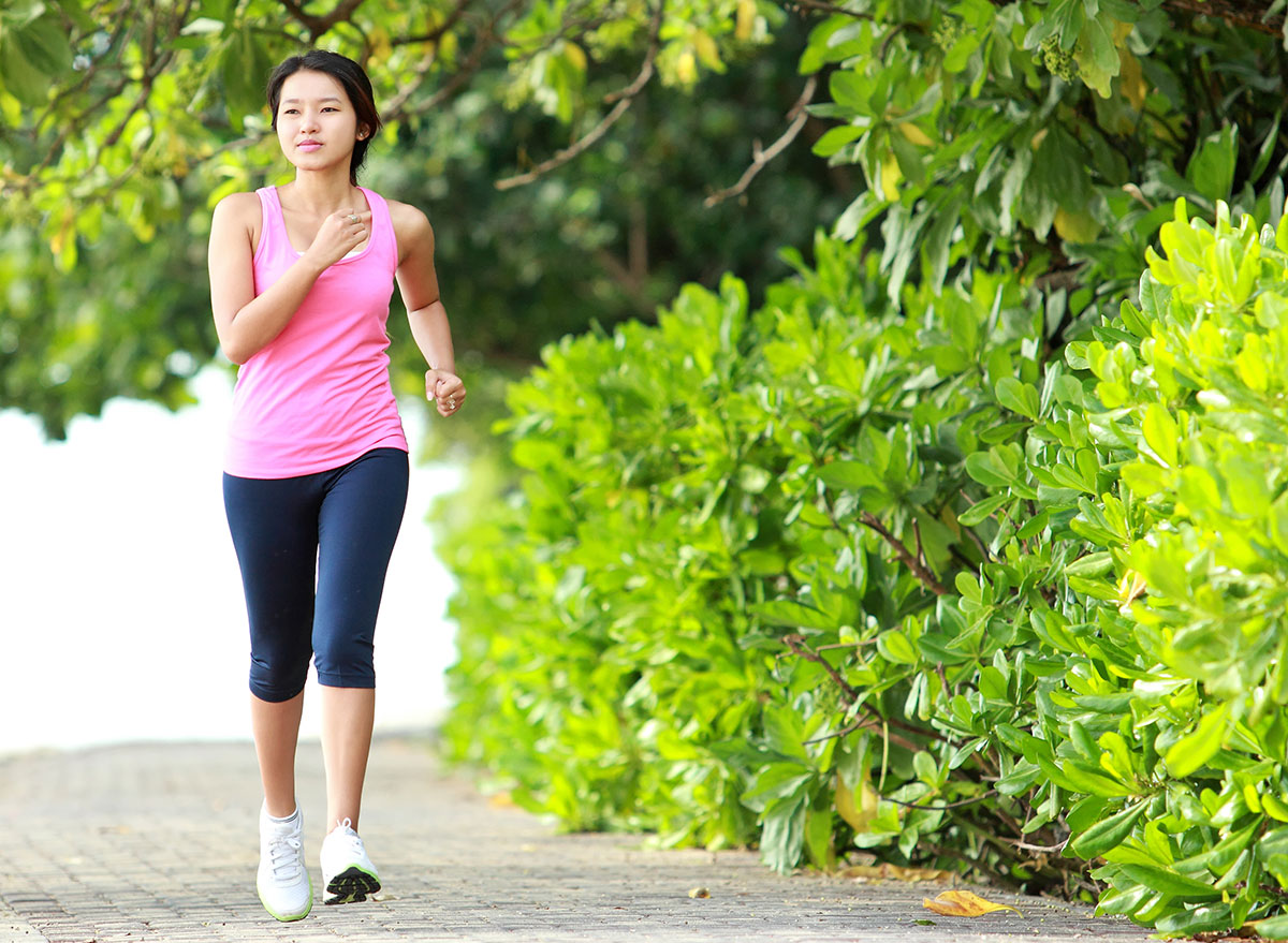 This Simple Walking Workout Is an Amazing Fat Burner, Says Top Trainer