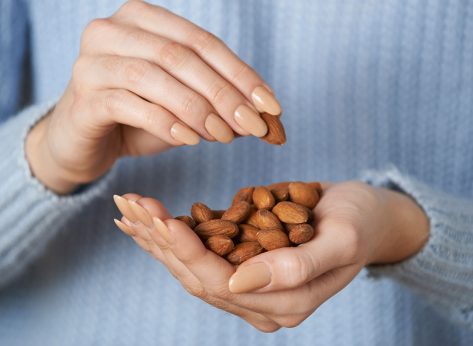 Almonds May Help You Consume Fewer Unhealthy Calories