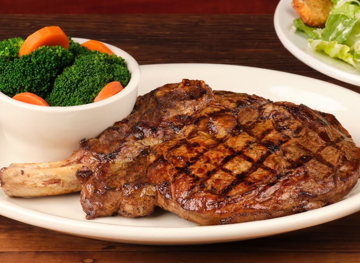 The 4 'Healthiest' Texas Roadhouse Steaks—and 4 To Avoid