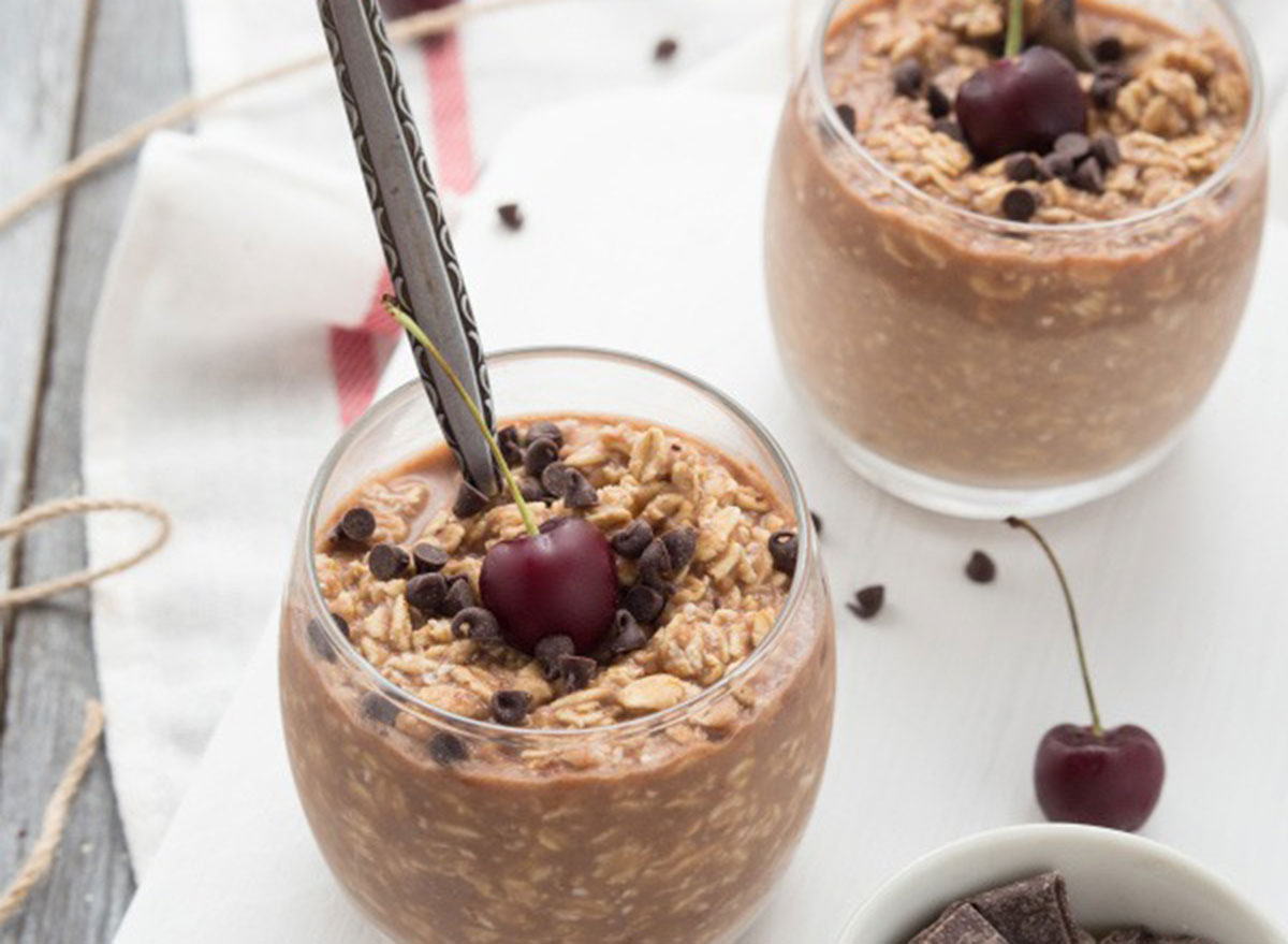 https://www.eatthis.com/wp-content/uploads/sites/4/2021/01/overnight-oats-brownie-oats.jpg