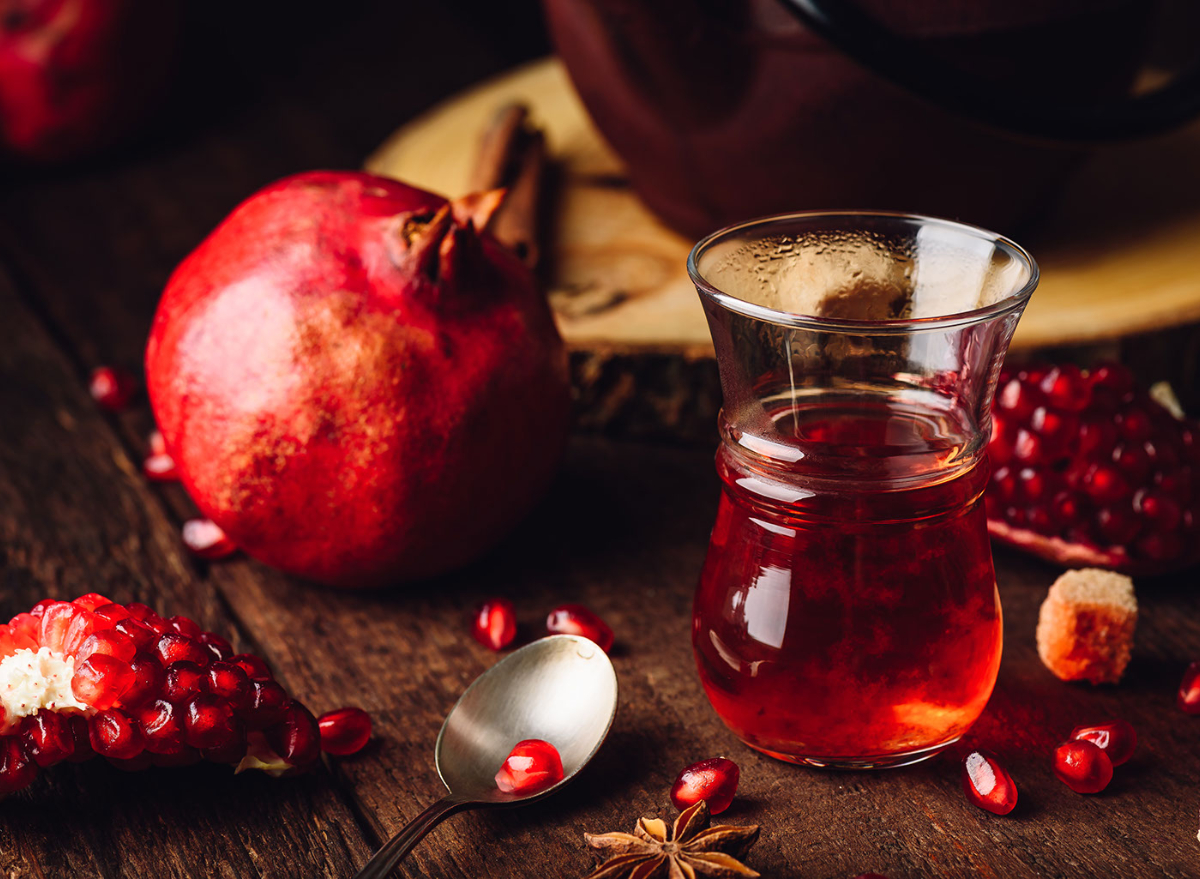 Pomegranate tea side on sale effects