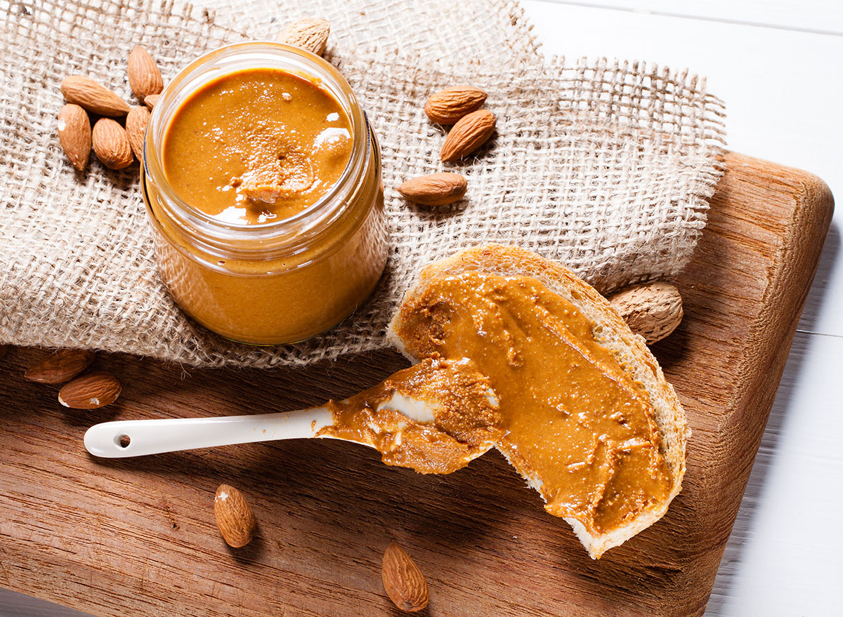 Almond butter. Урбеч арахисовая паста. Миндальная паста урбеч. Арахисовая паста Peanut Butter. Урбеч Nutley.