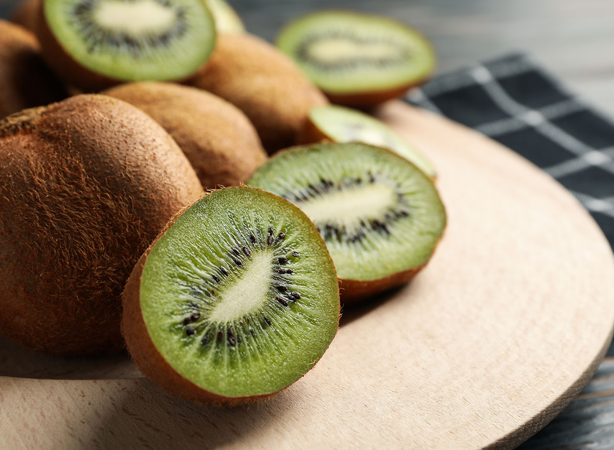 what-happens-to-your-body-when-you-eat-kiwi-eat-this-not-that