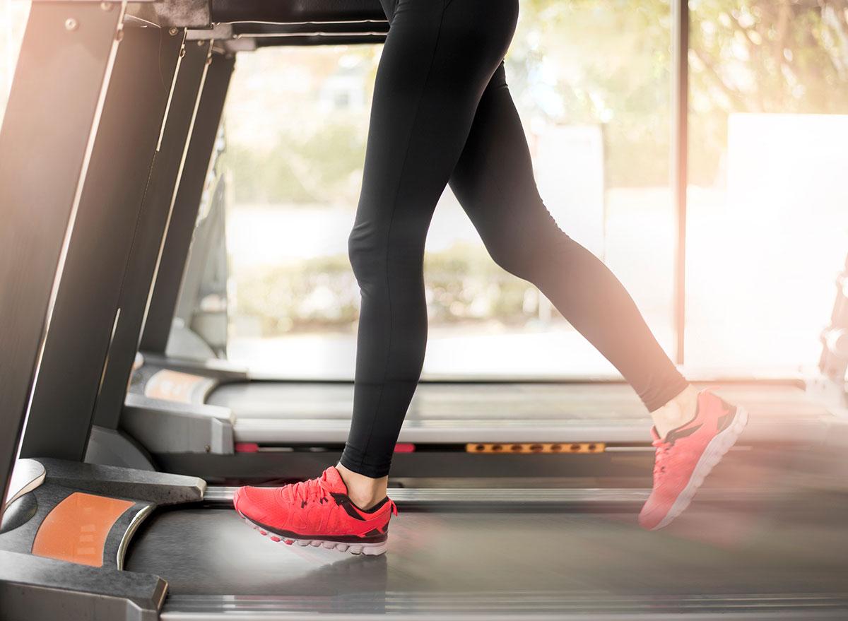 what-walking-on-a-treadmill-does-to-your-body-say-experts