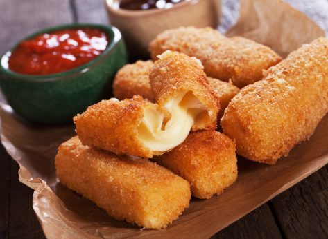 I Tried Mozzarella Sticks From 6 Chains & The Best Was Crispy and Gooey