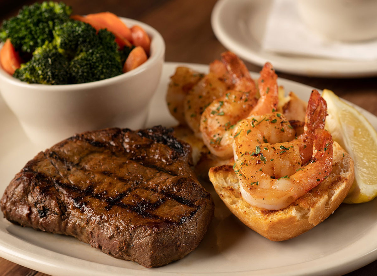 6 Reasons Texas Roadhouse 'Legendary' Steaks Are So Cheap — Eat This ...