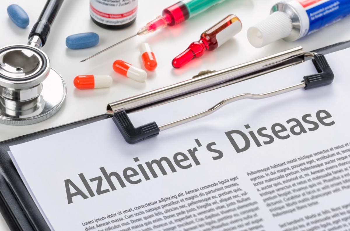 The diagnosis of Alzheimer's disease written on a clipboard
