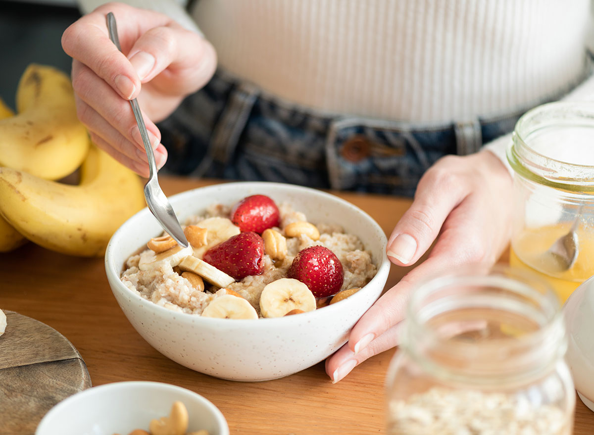 6 Oatmeal Habits That Help With Weight Loss, Says Dietitian — Eat This 