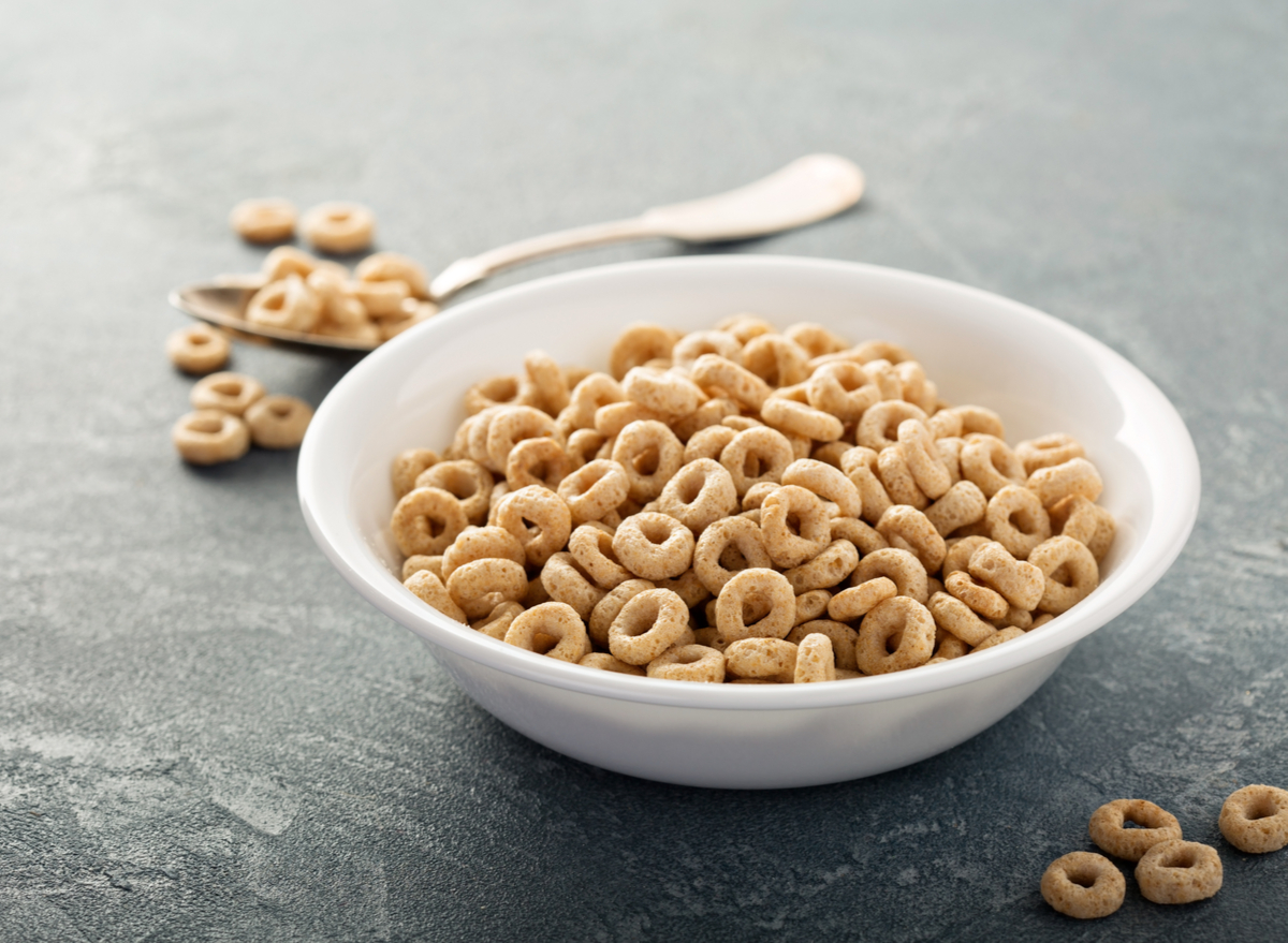 The 1 Best Cereal To Lower Your Cholesterol, Dietitians Say — Eat This