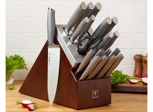 Why Costco Shoppers Think You Should Avoid This Kitchen Knife Set
