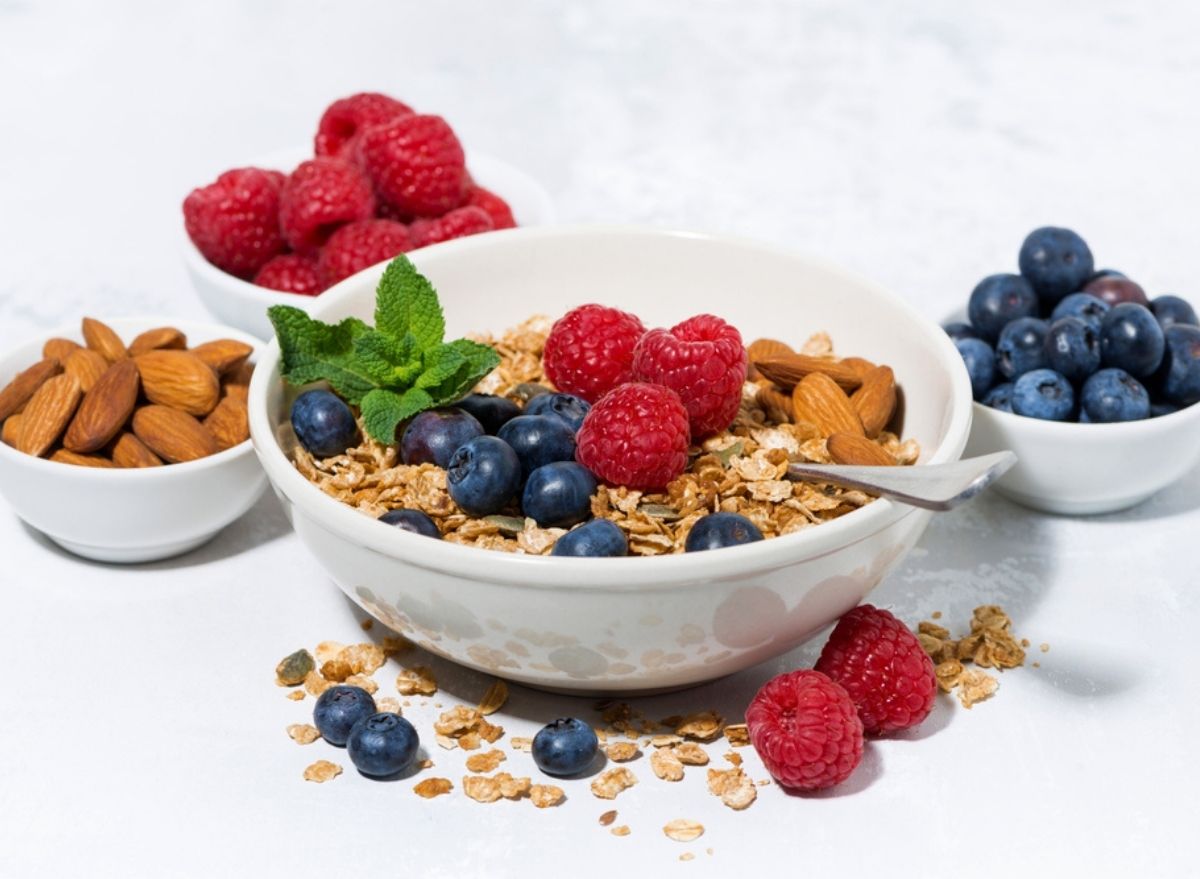 The 1 Best Oatmeal Combination for High Cholesterol, Says Dietitian