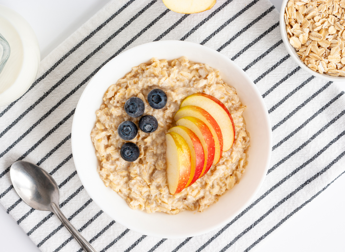 5 Best Oatmeal Habits to Lower Cholesterol, Say Dietitians — Eat This ...