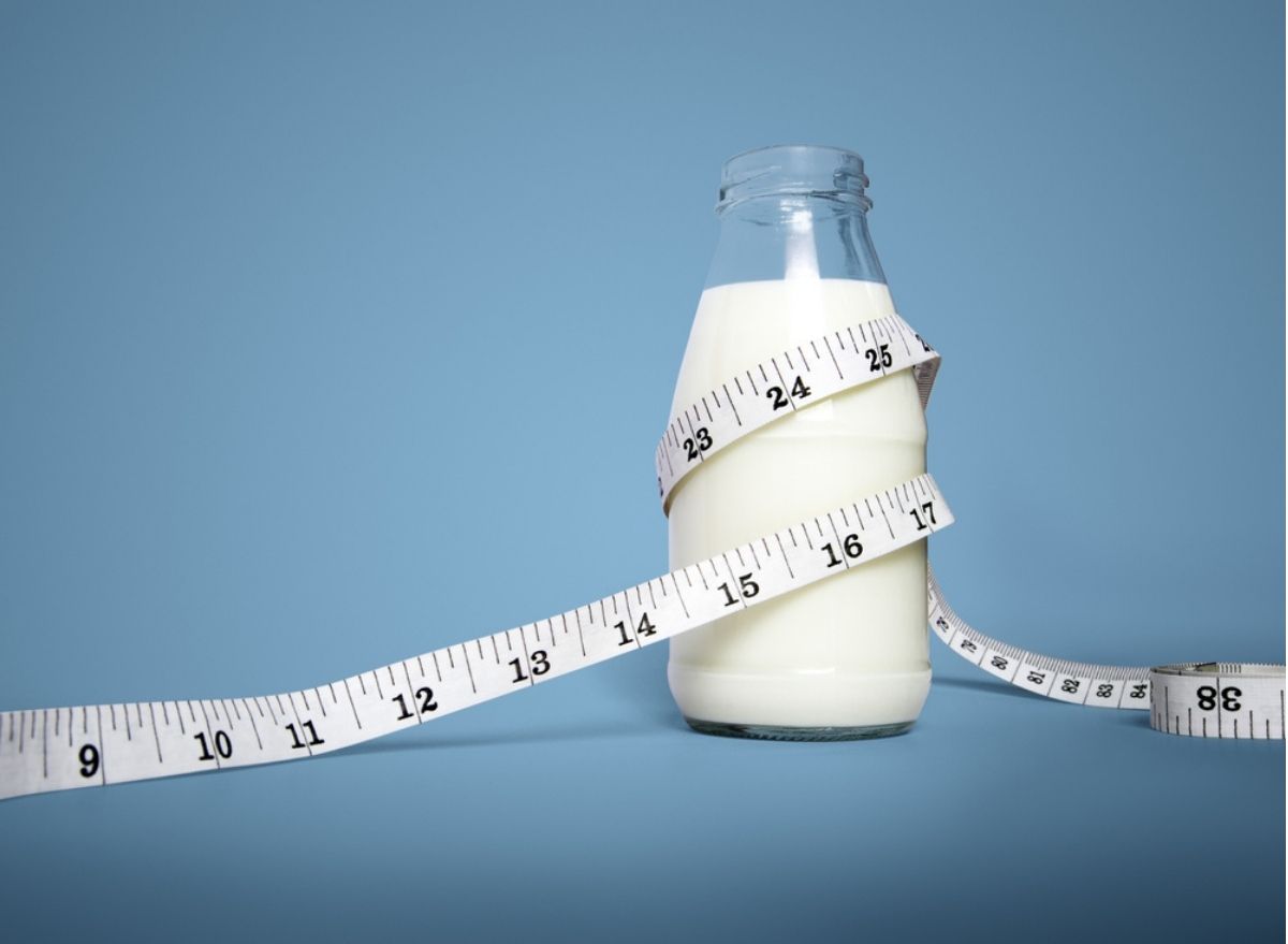 Surprising Side Effects of Drinking Skim Milk, Say Dietitians — Eat