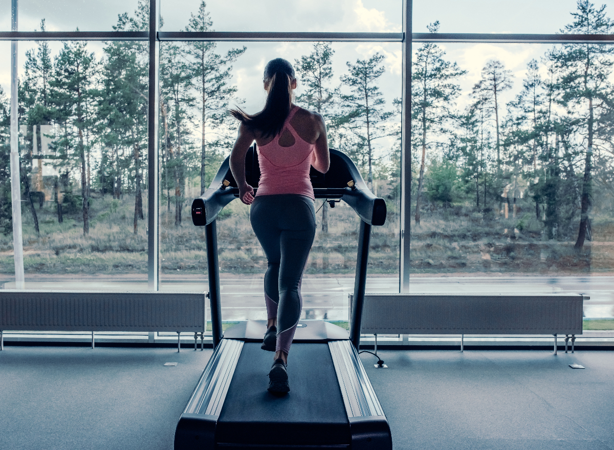 What speed should you walk online on a treadmill to lose weight