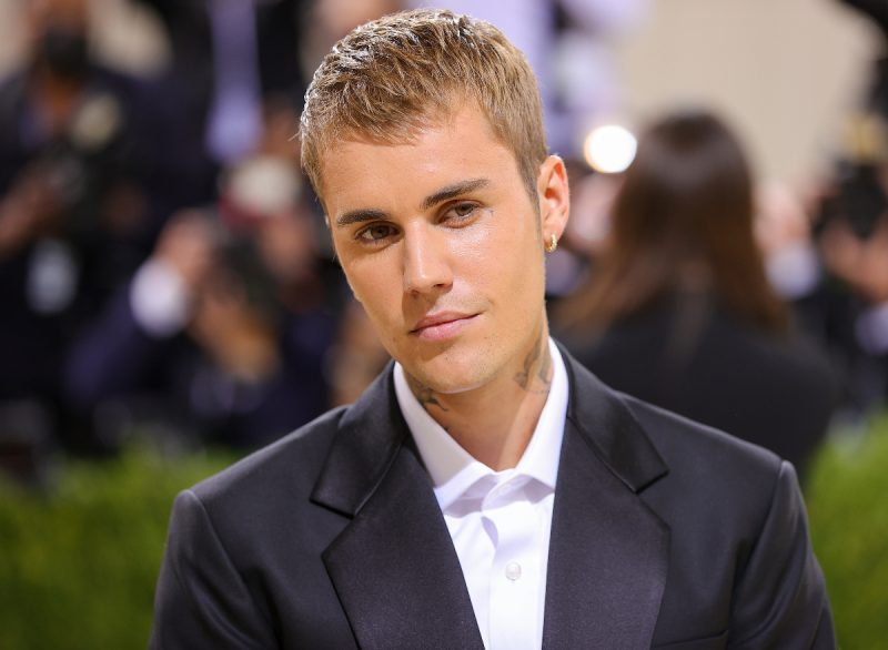 Here’s What To Know About Justin Bieber’s Facial Paralysis — Eat This ...