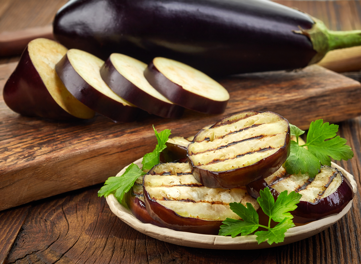 5 Surprising Side Effects Of Eating Eggplant, Says Nutritionist — Eat ...