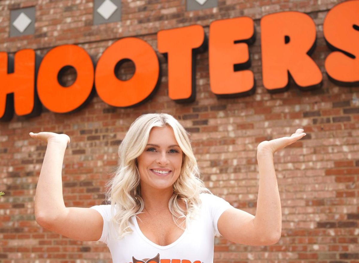 9 Secrets Hooters Servers Want You to Know — Eat This Not That