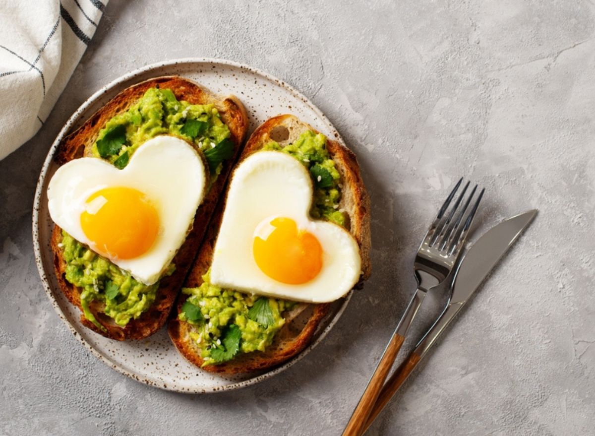 What The Research Says About The Effect Of Eggs On Your Cholesterol ...