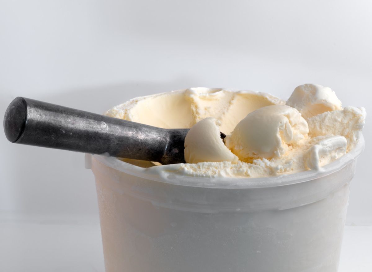 https://www.eatthis.com/wp-content/uploads/sites/4/2022/08/ice-cream-scooper.jpg?quality=82&strip=1