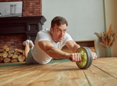 man doing floor workout at home, demonstrating the fitness mistakes at 40