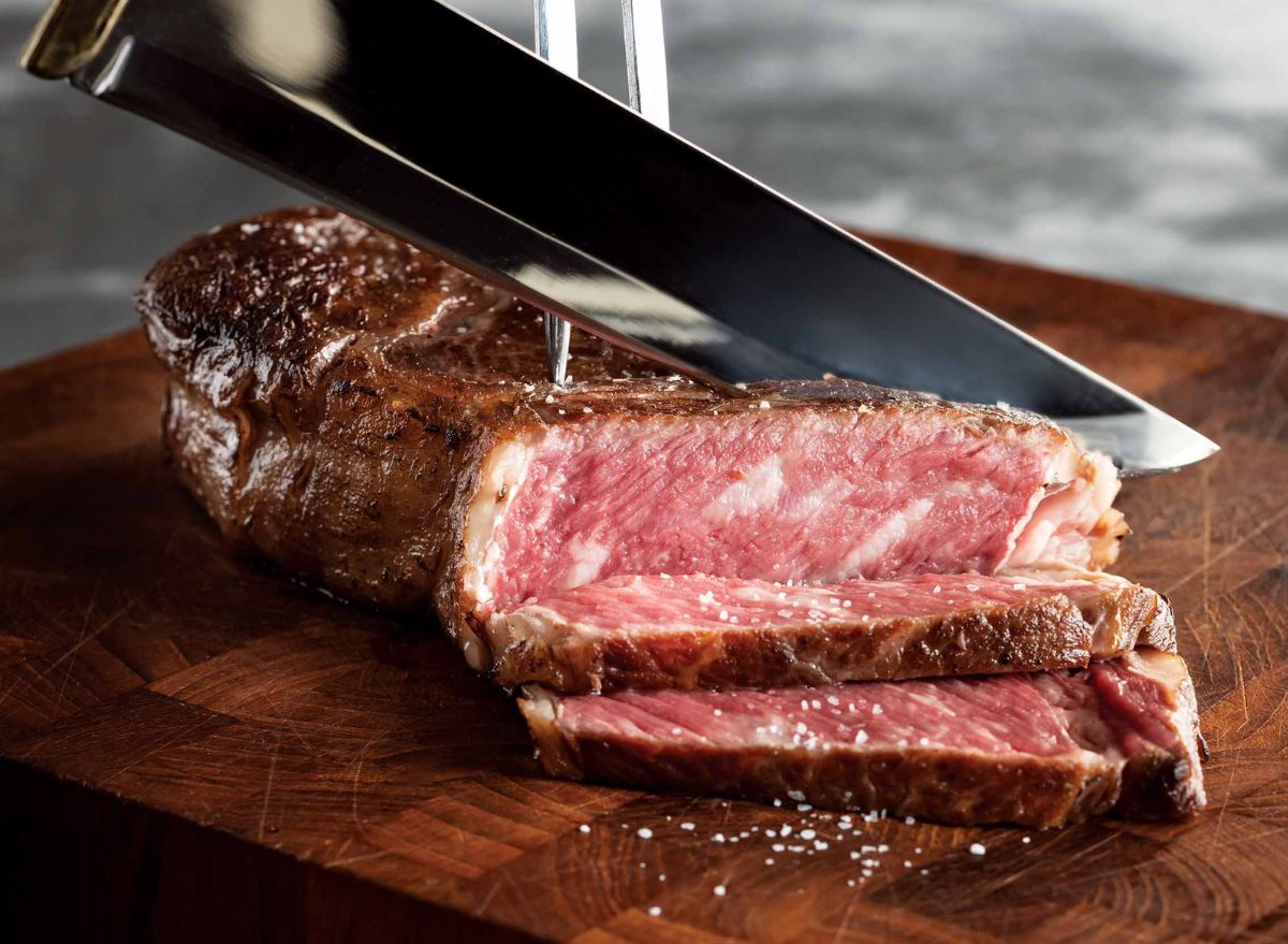 Our Churrasco Knife is designed to slice meat thin and fast